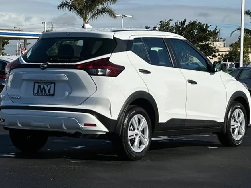 2025 Nissan Kicks Play S photo 1