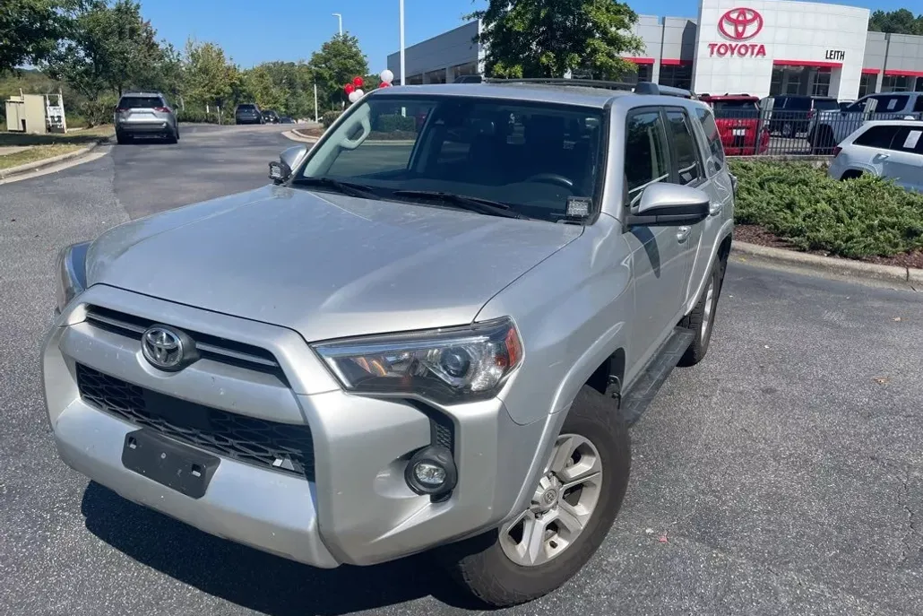 2022 Toyota 4Runner SR5 photo 1
