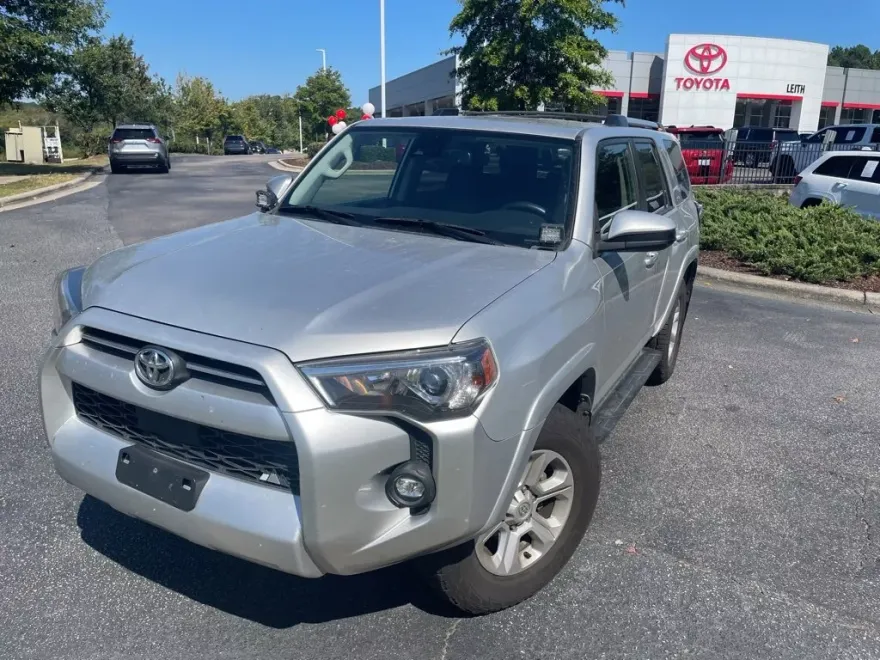 2022 Toyota 4Runner SR5 photo 1