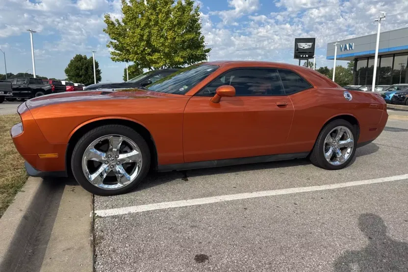 2011 Dodge Challenger R/T photo 1