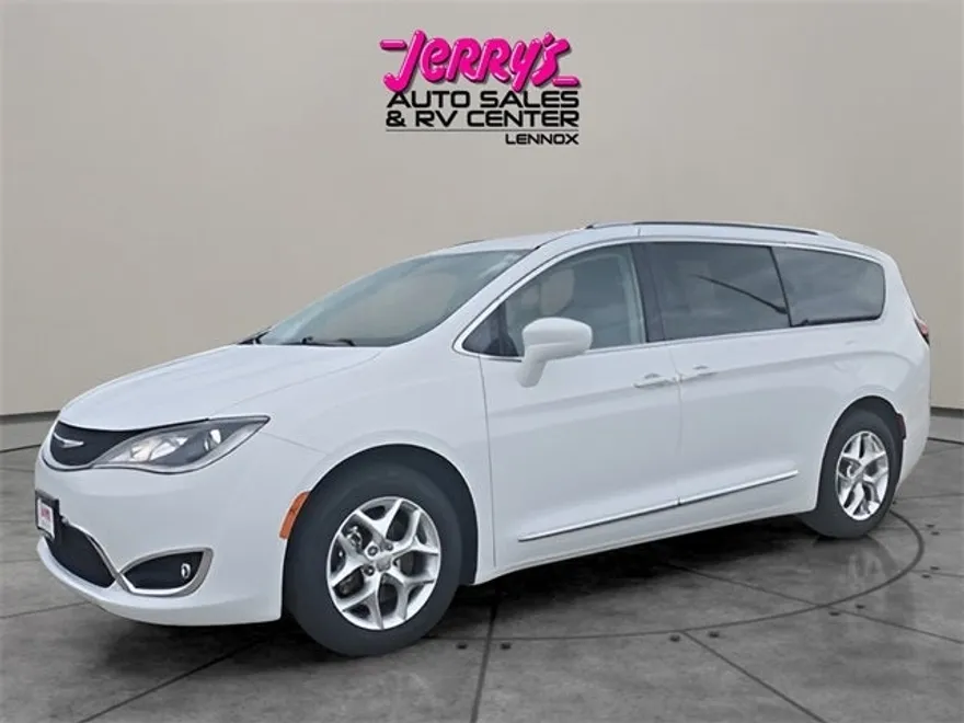 2020 Chrysler Pacifica Touring L photo 1