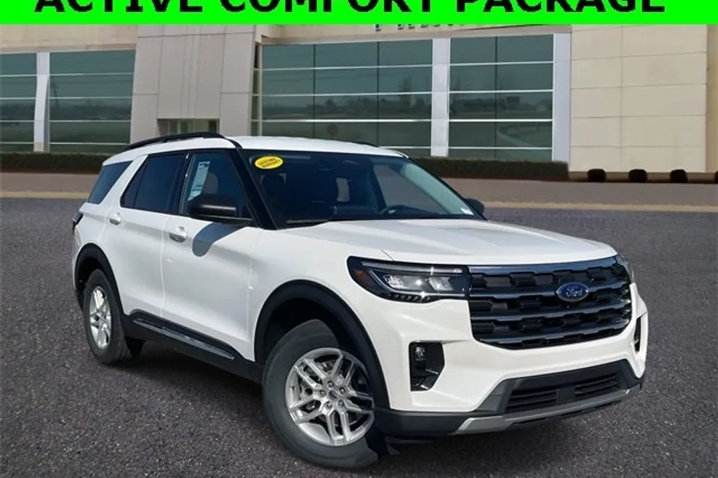 2025 Ford Explorer photo 1