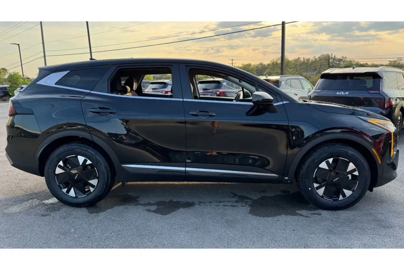 2026 Kia Sportage Hybrid LX photo 1