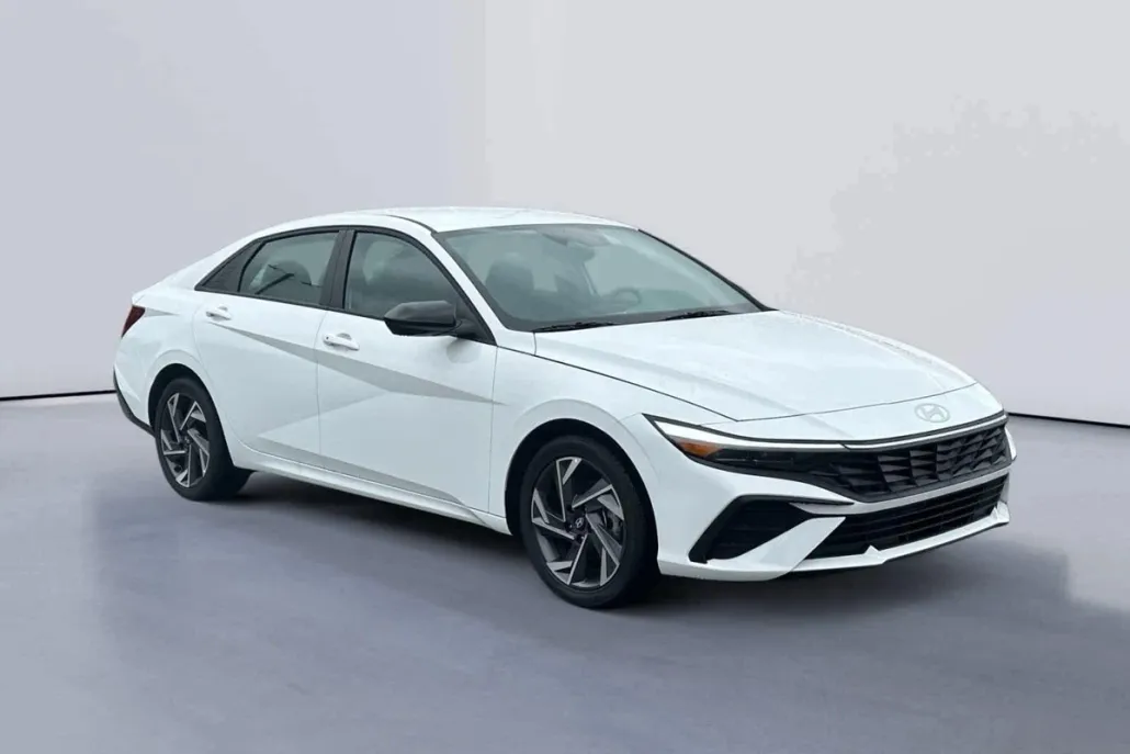 2025 Hyundai Elantra SEL Sport photo 1