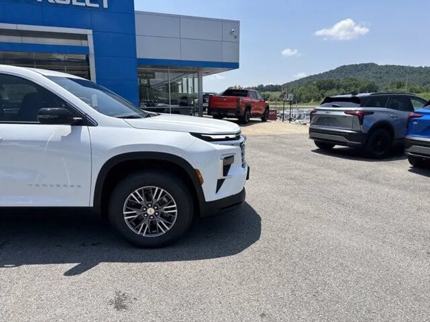 2025 Chevrolet Traverse photo 1