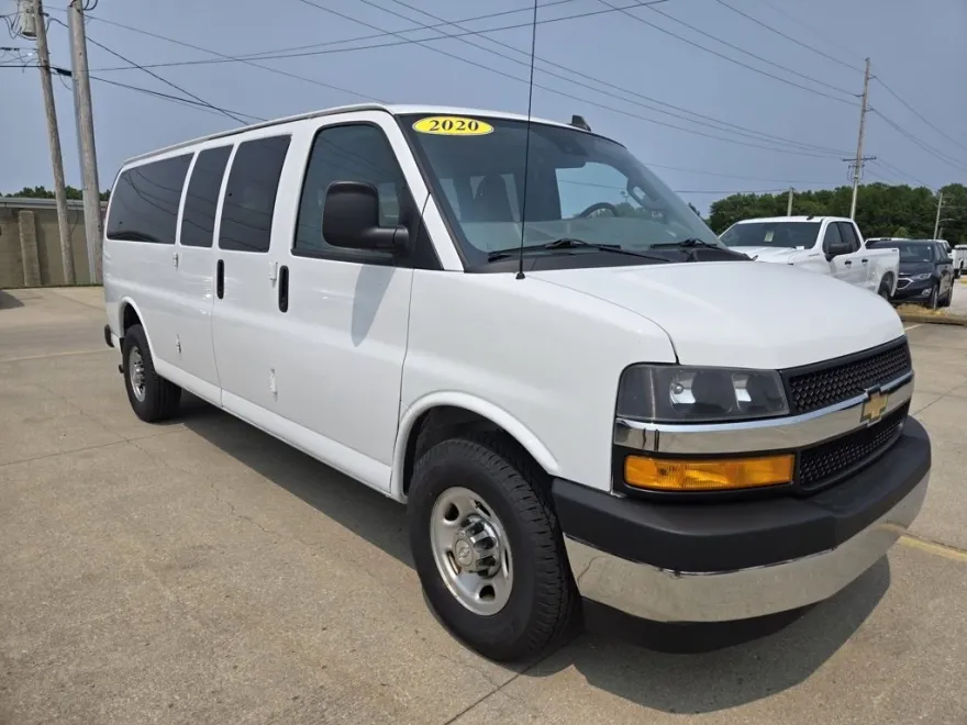 2020 Chevrolet Express 3500 LT Passenger Van photo 1
