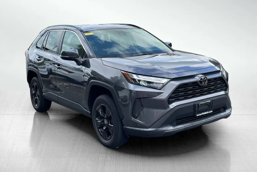 2022 Toyota RAV4 XLE photo 1
