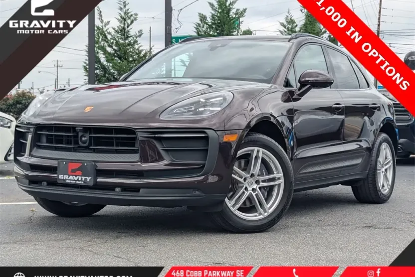 2023 Porsche Macan T photo 1