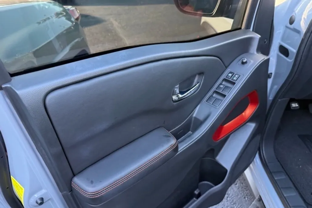 2025 Nissan Frontier PRO-4X photo 1