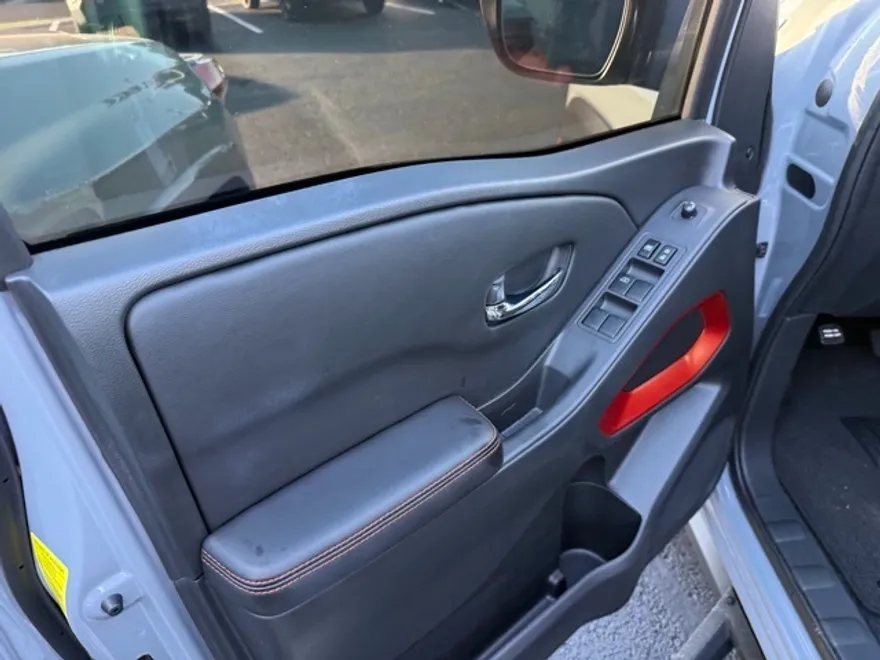2025 Nissan Frontier PRO-4X photo 1