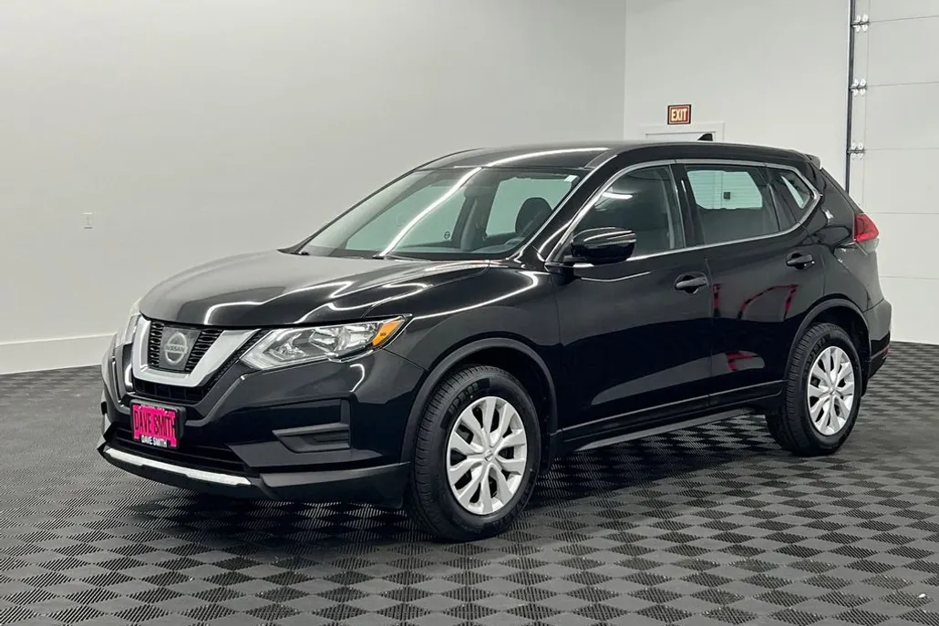 2017 Nissan Rogue S photo 1