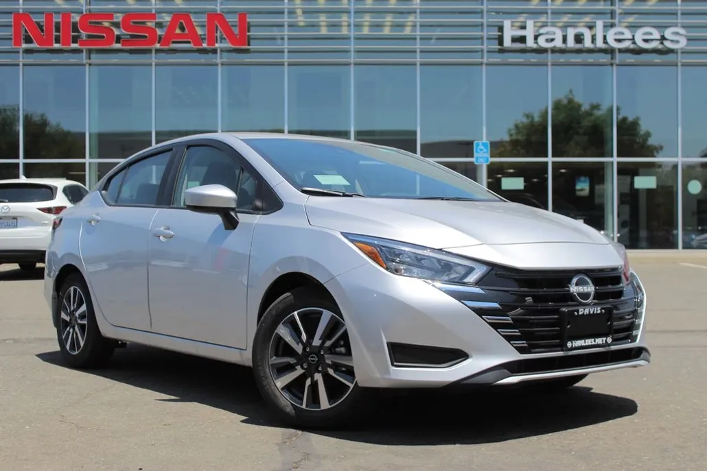2025 Nissan Versa SV photo 1
