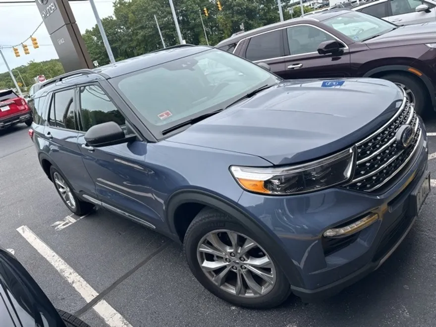 2021 Ford Explorer XLT photo 1