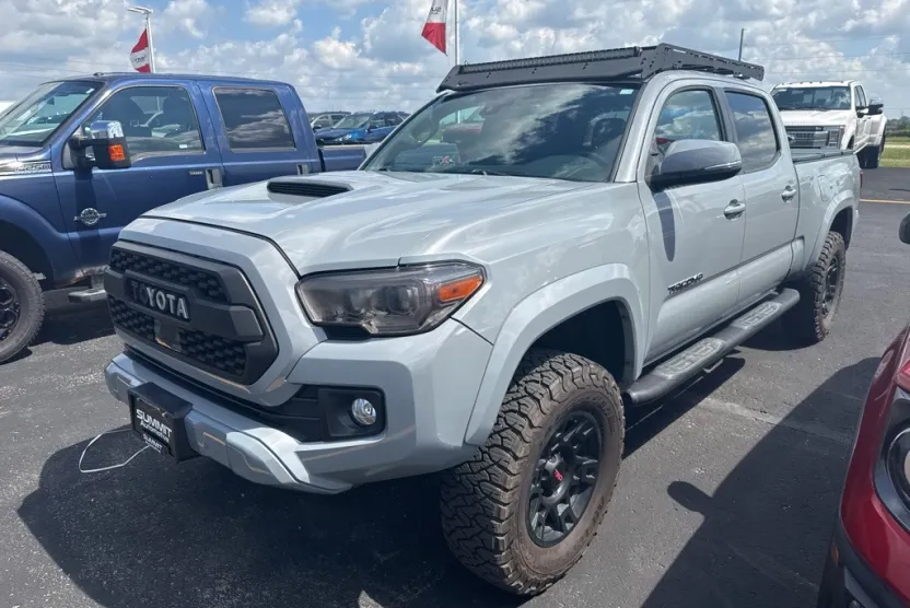 2019 Toyota Tacoma TRD Sport photo 1