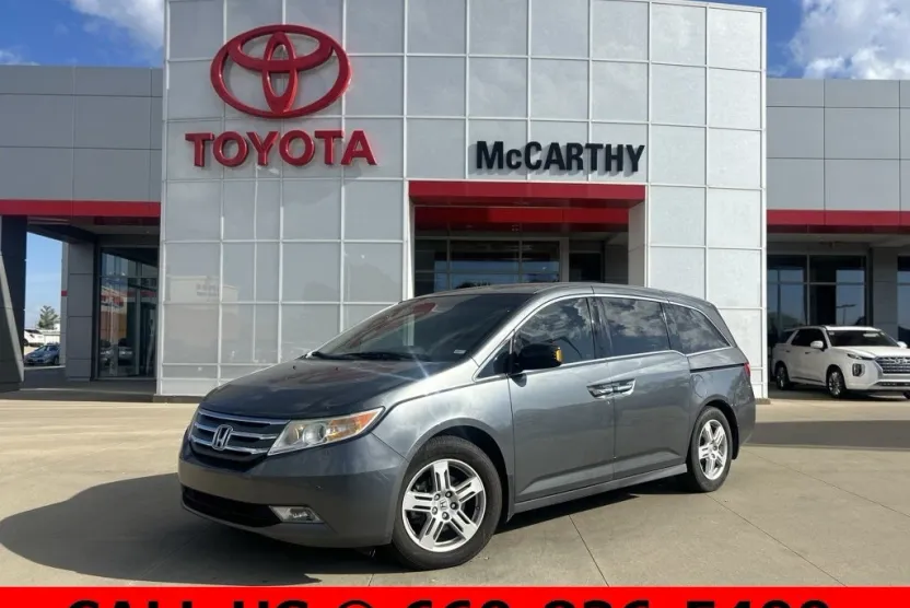 2011 Honda Odyssey Touring photo 1