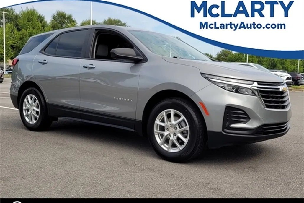2023 Chevrolet Equinox LS photo 1
