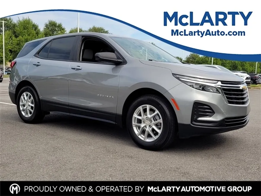2023 Chevrolet Equinox LS photo 1