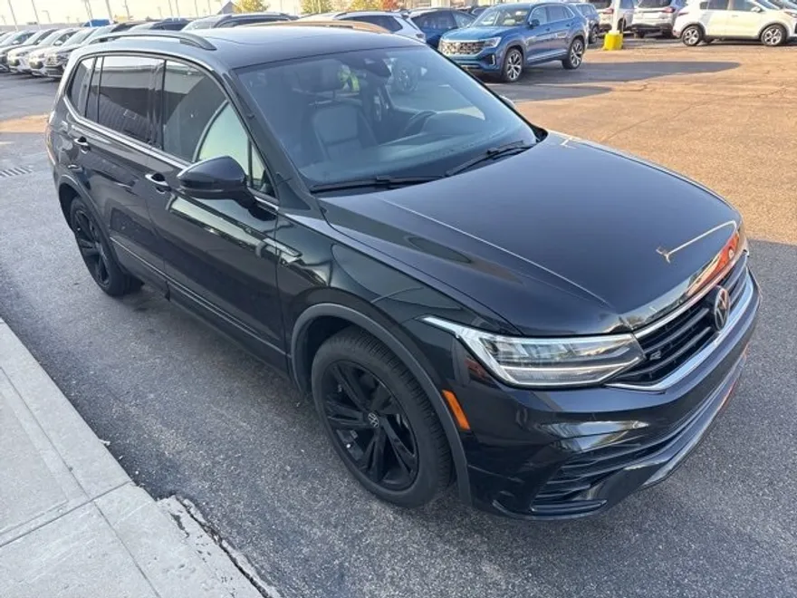 2024 Volkswagen Tiguan SE R-Line Black photo 1