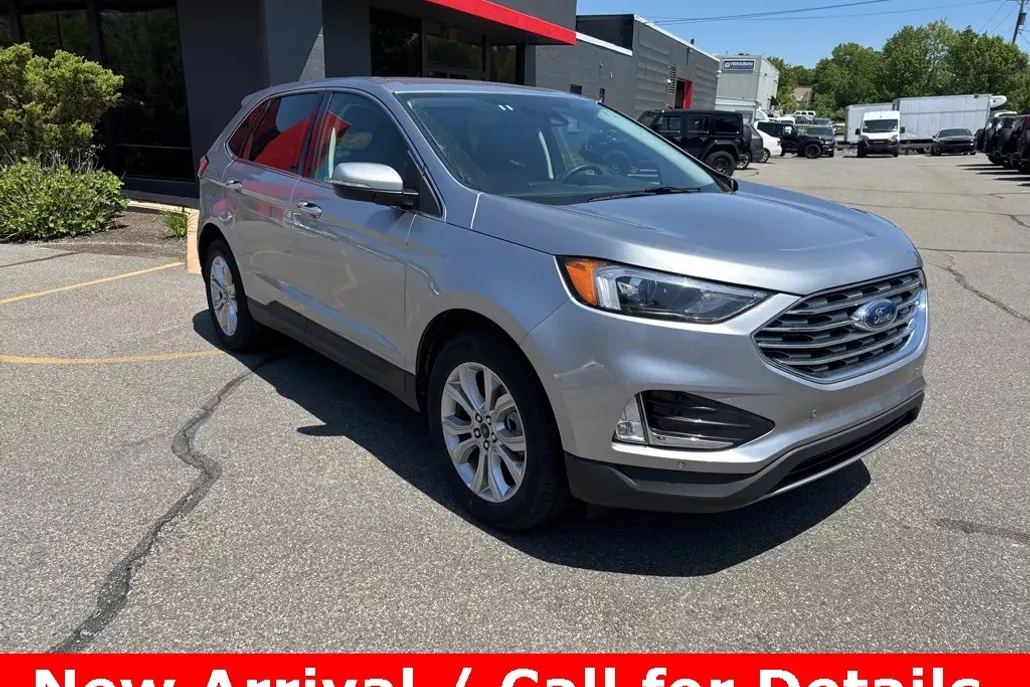 2024 Ford Edge Titanium photo 1