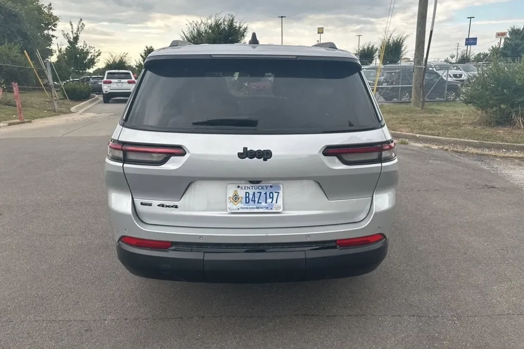 2023 Jeep Grand Cherokee Altitude photo 1