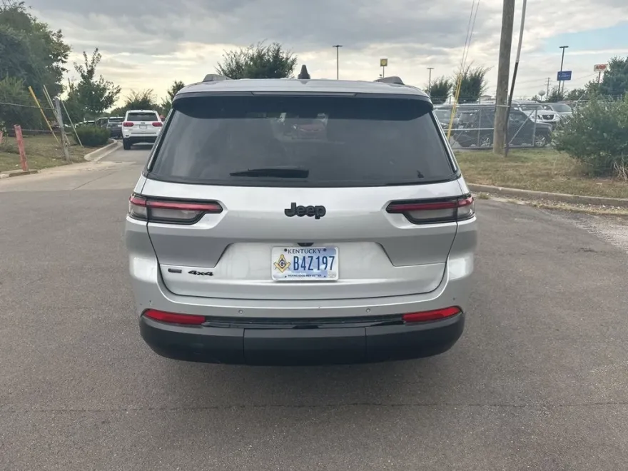2023 Jeep Grand Cherokee Altitude photo 1