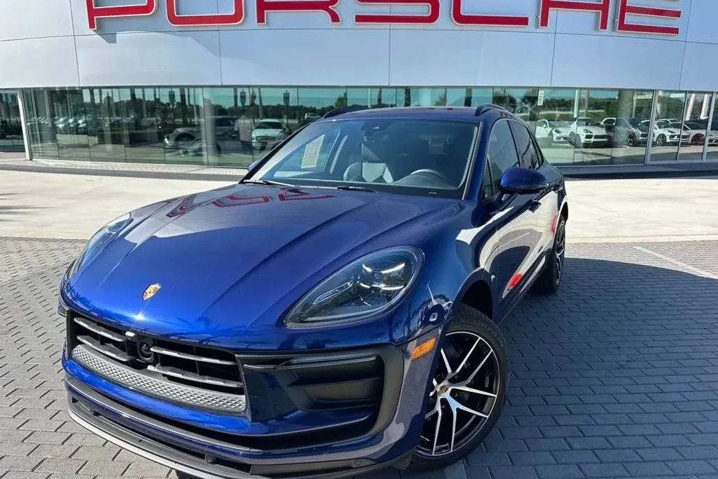 2025 Porsche Macan T photo 1