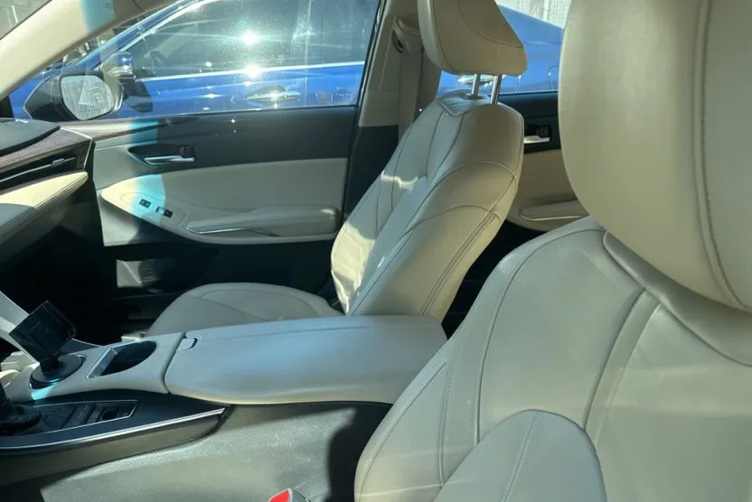 2019 Toyota Avalon XLE photo 1