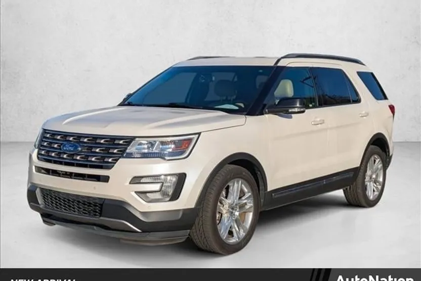 2017 Ford Explorer XLT photo 1