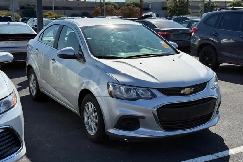2020 Chevrolet Sonic LT photo 1