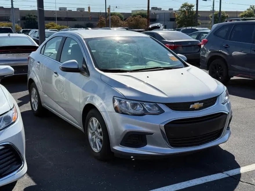 2020 Chevrolet Sonic LT photo 1