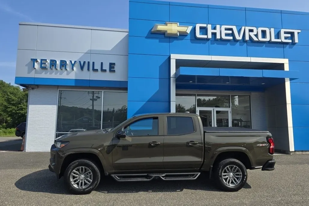 2023 Chevrolet Colorado LT photo 1