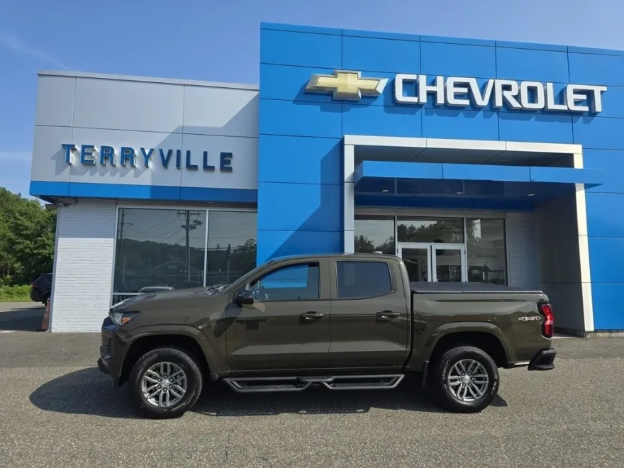 2023 Chevrolet Colorado LT photo 1