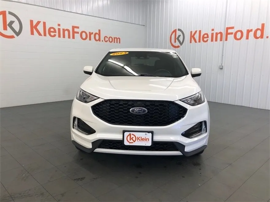 2023 Ford Edge ST photo 1