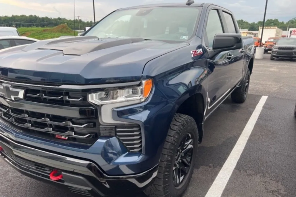 2023 Chevrolet Silverado 1500 LT Trail Boss photo 1