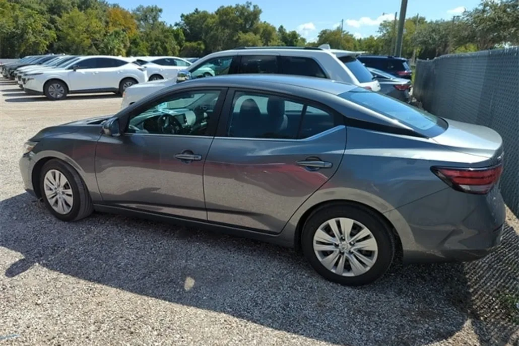 2023 Nissan Sentra S photo 1