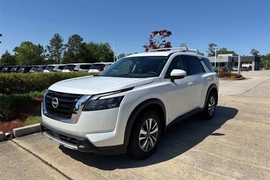 2025 Nissan Pathfinder SL photo 1