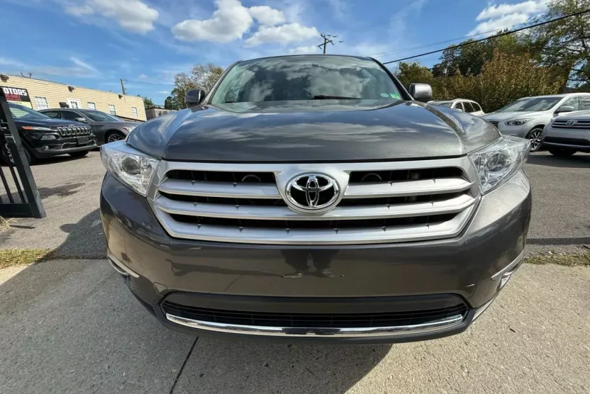 2012 Toyota Highlander SE Sport photo 1