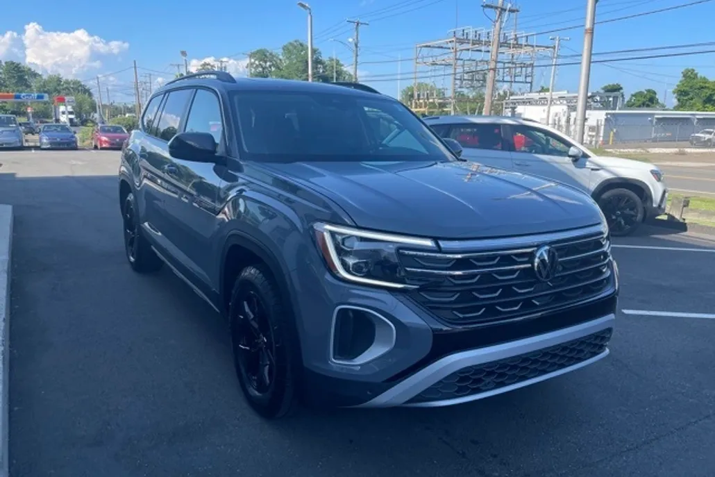 2024 Volkswagen Atlas Peak Edition SE Technology photo 1