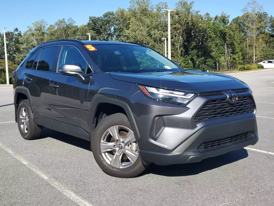 2025 Toyota RAV4 XLE photo 1