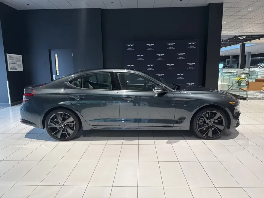 2023 Genesis G70 3.3T photo 2
