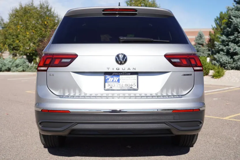 2022 Volkswagen Tiguan SE photo 1