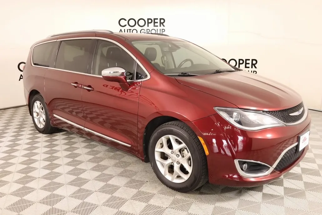 2020 Chrysler Pacifica Limited photo 1