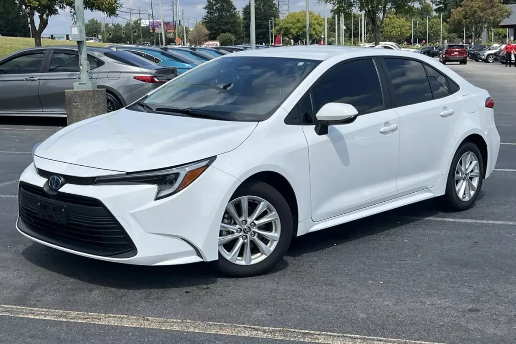 2024 Toyota Corolla Hybrid LE photo 1