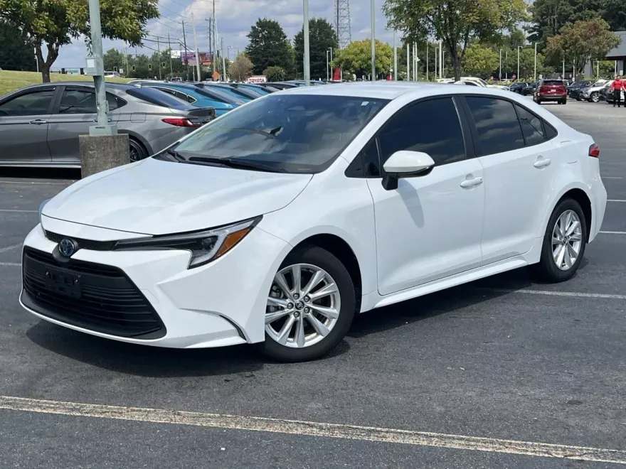 2024 Toyota Corolla Hybrid LE photo 1