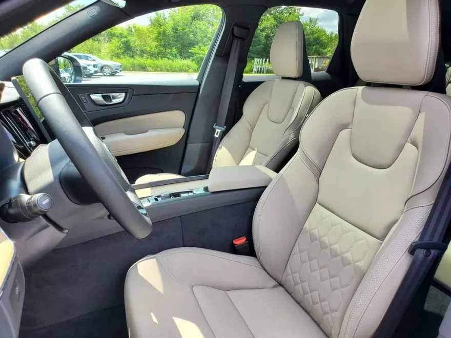 2026 Volvo XC60 B5 Core photo 1
