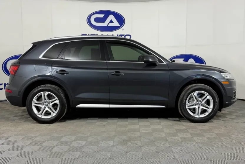 2019 Audi Q5 Premium photo 1