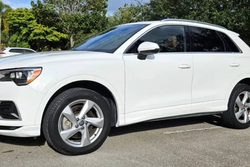 2020 Audi Q3 Premium 45 TFSI photo 1