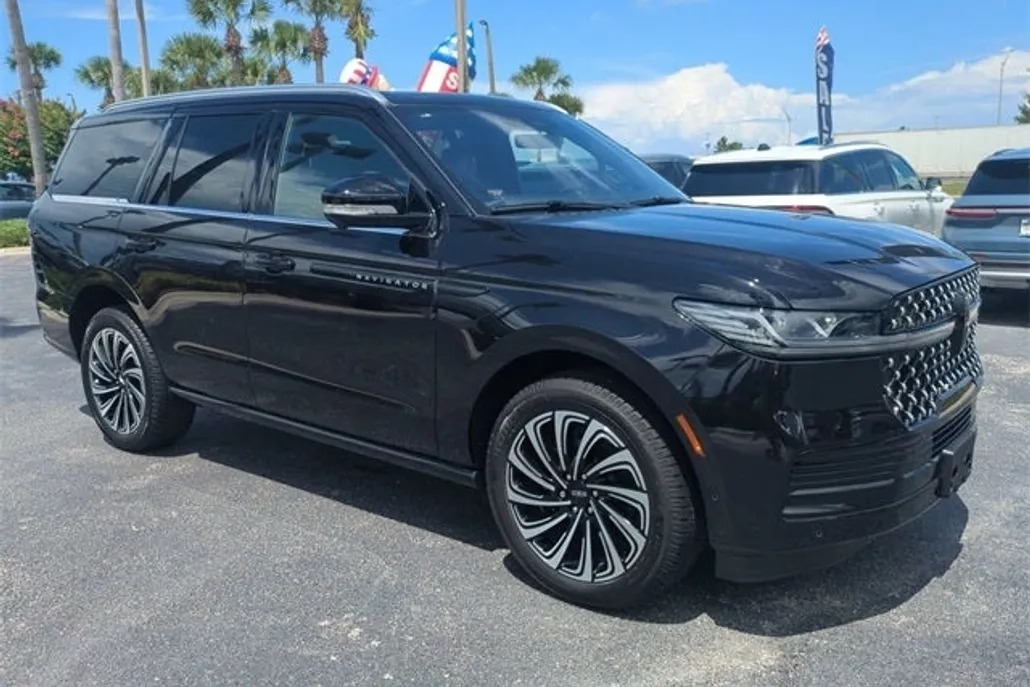 2025 Lincoln Navigator Black Label photo 1