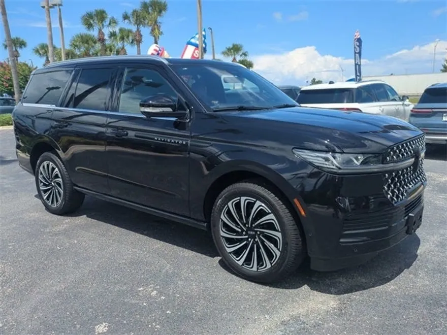 2025 Lincoln Navigator Black Label photo 1
