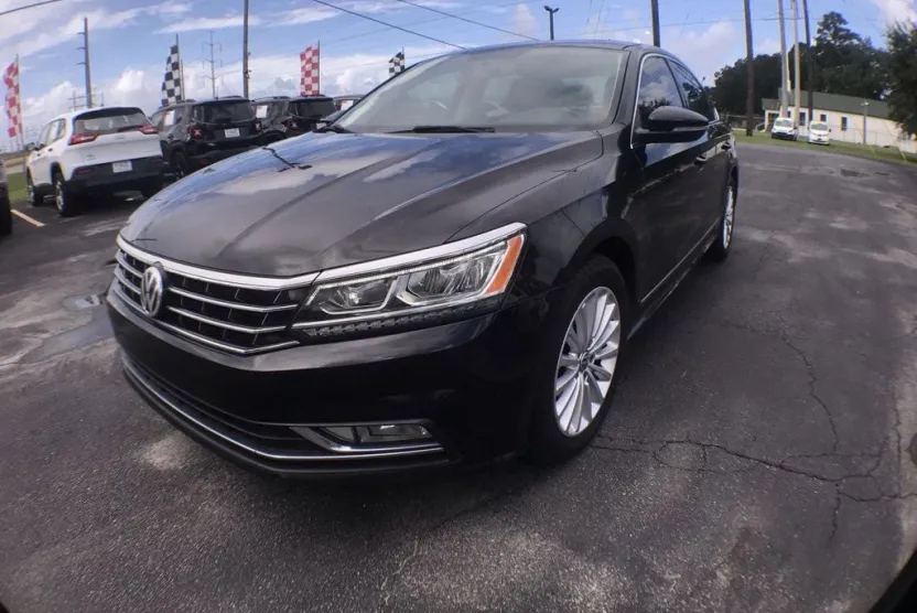 2017 Volkswagen Passat SE photo 1